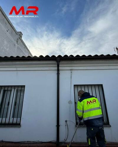 Instalamos canalones nuevos para que la lluvia no sea un problema