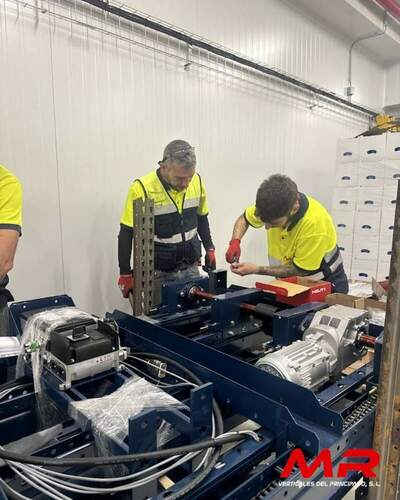 Instalación de mesas transportadoras automáticas en almacén robotizado