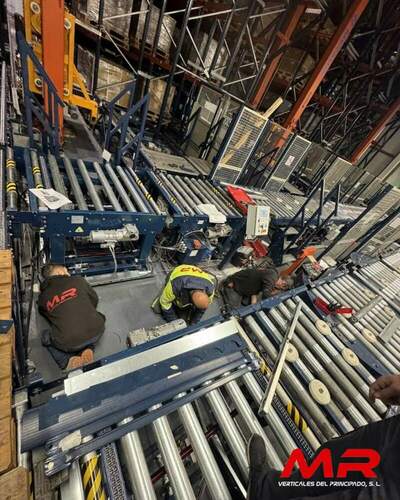 Instalación de mesas transportadoras automáticas en almacén robotizado