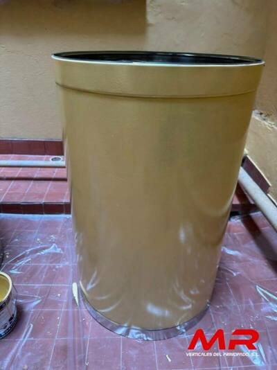 Instalación de chimenea de ventilación en patio interior
