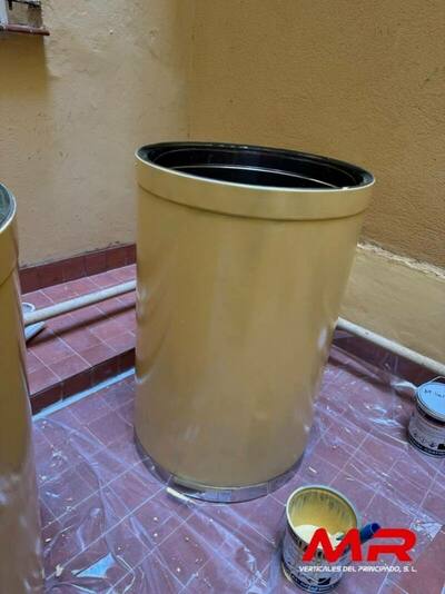 Instalación de chimenea de ventilación en patio interior