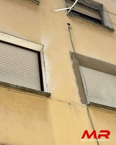 Rehabilitamos una fachada en altura y eliminamos humedades en una ventana sin necesidad de andamios