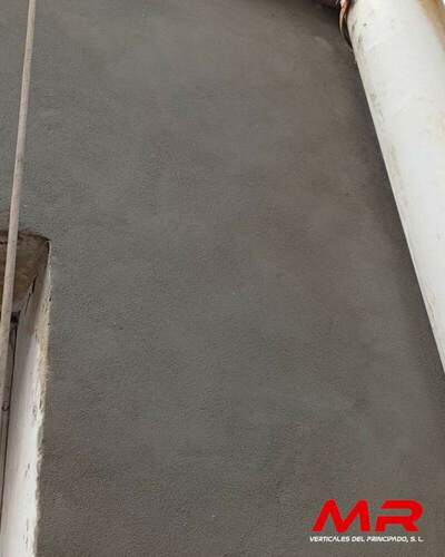 Rehabilitamos una fachada en altura y eliminamos humedades en una ventana sin necesidad de andamios