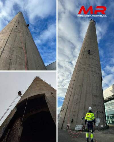 Trabajos verticales en inspección de chimenea industrial de 106 metros en el Polígono de La Pepa por MR Verticales