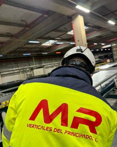 Trabajos recientes de robótica industrial en la planta de Michelin en Valladolid, con montaje y ajuste de estructuras y sistemas automatizados