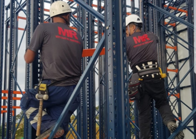 Montaje de estanterías metálicas: precisión, coordinación y seguridad