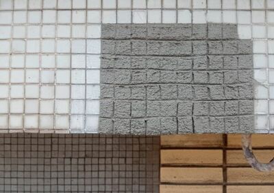 Reparación de desprendimiento de azulejos de fachada